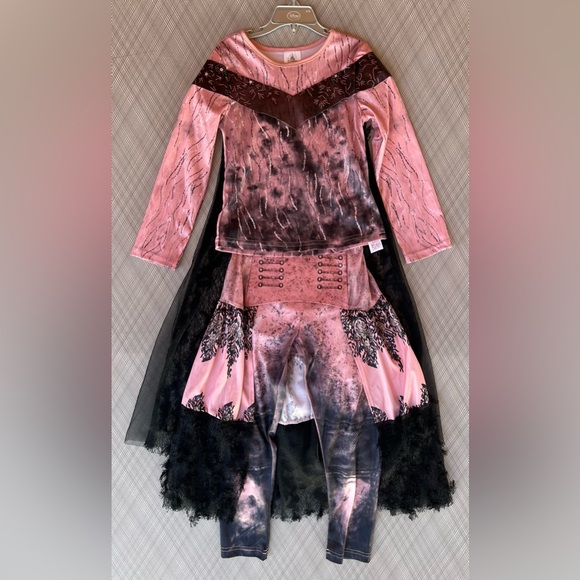 Disney Store - 4 piece Audrey Descendants 3 Costume w/ Crown and wig (Size 5/6) - Picture 2 of 13